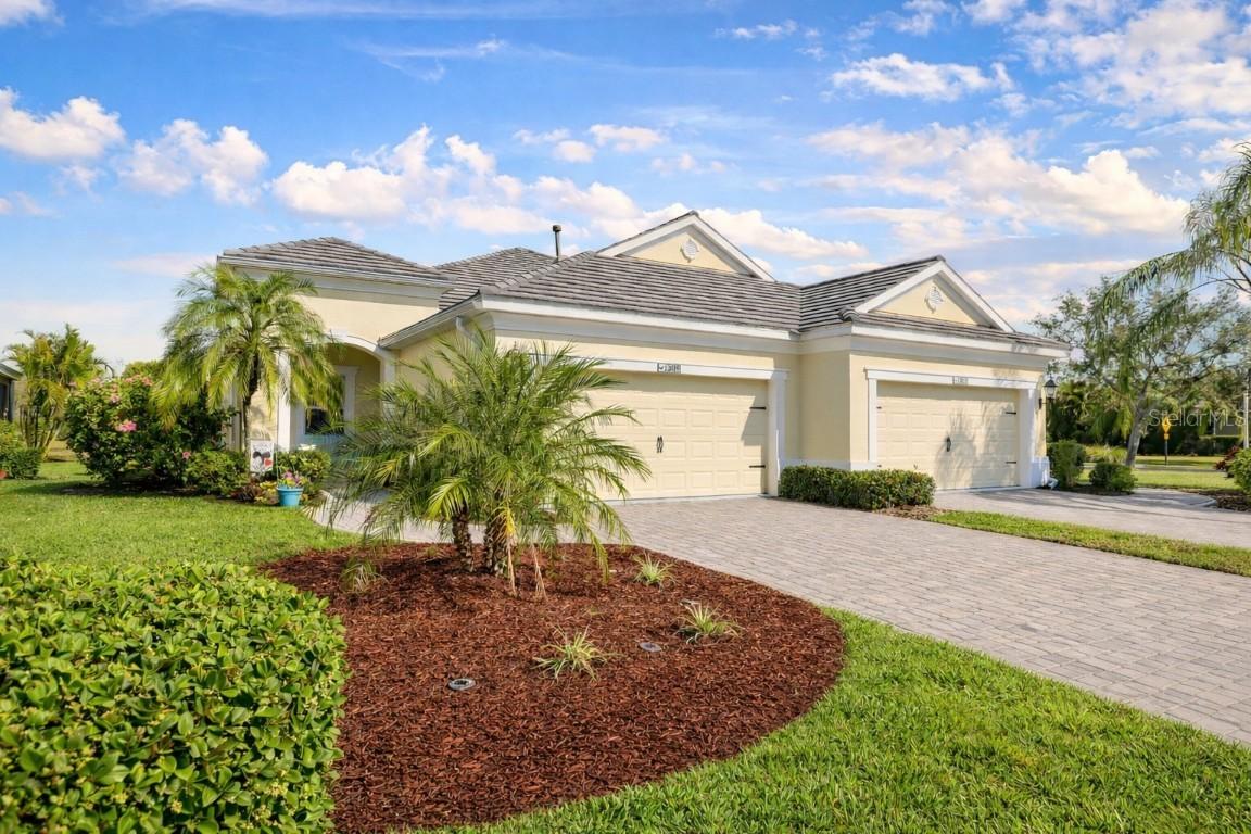12019 Sawgrass Lake Ter., Bradenton, FL 34211