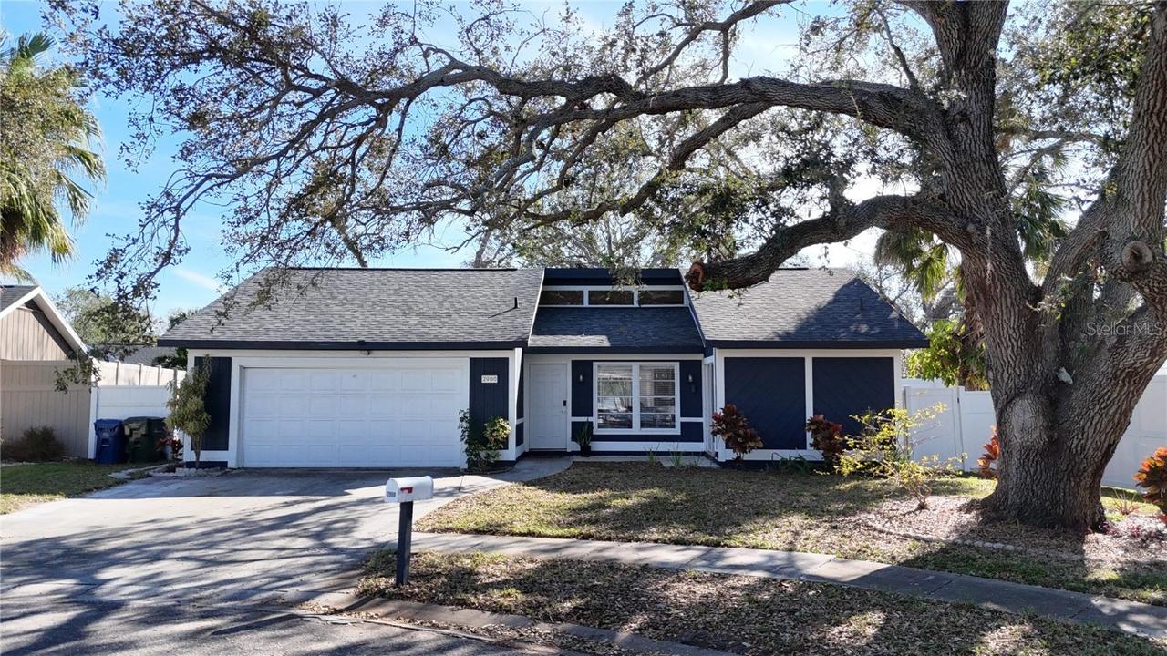 2900 Woodpine Ct., Sarasota, FL 34231