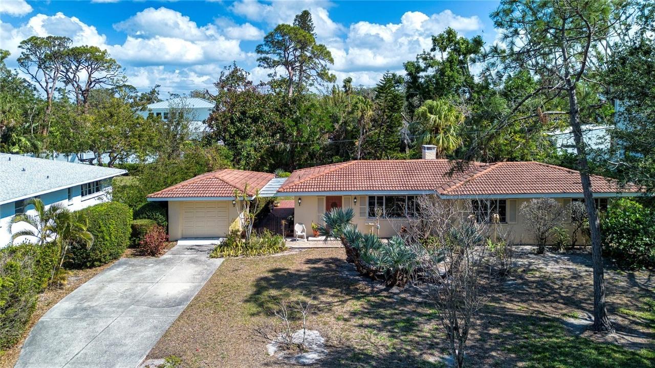 1555 Flower Dr., Sarasota, FL 34239