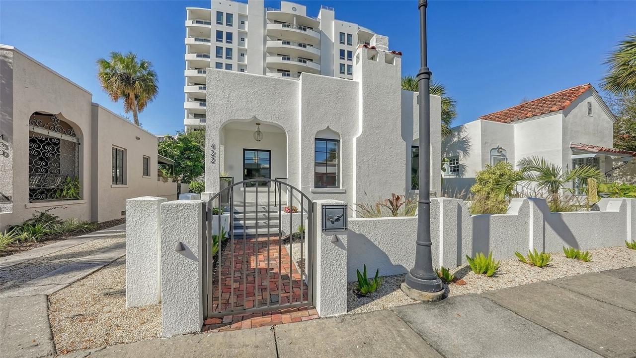422 Burns Ct., Sarasota, FL 34236