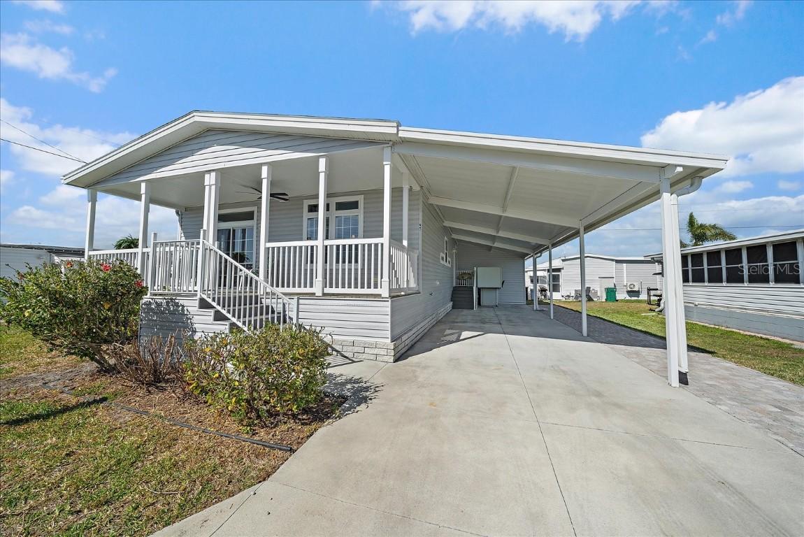 95 Del Rio Dr., Palmetto, FL 34221