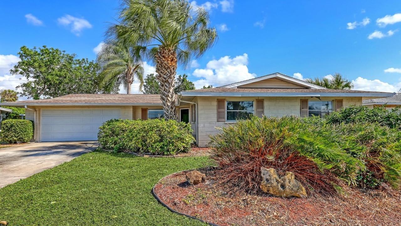 2472 Breakwater Cir., Sarasota, FL 34231