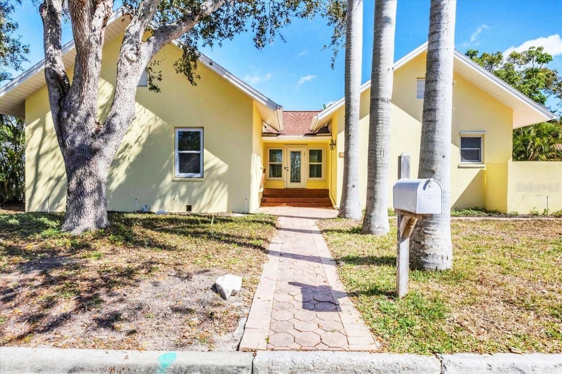1025 Pomelo Ave., Sarasota, FL 34236