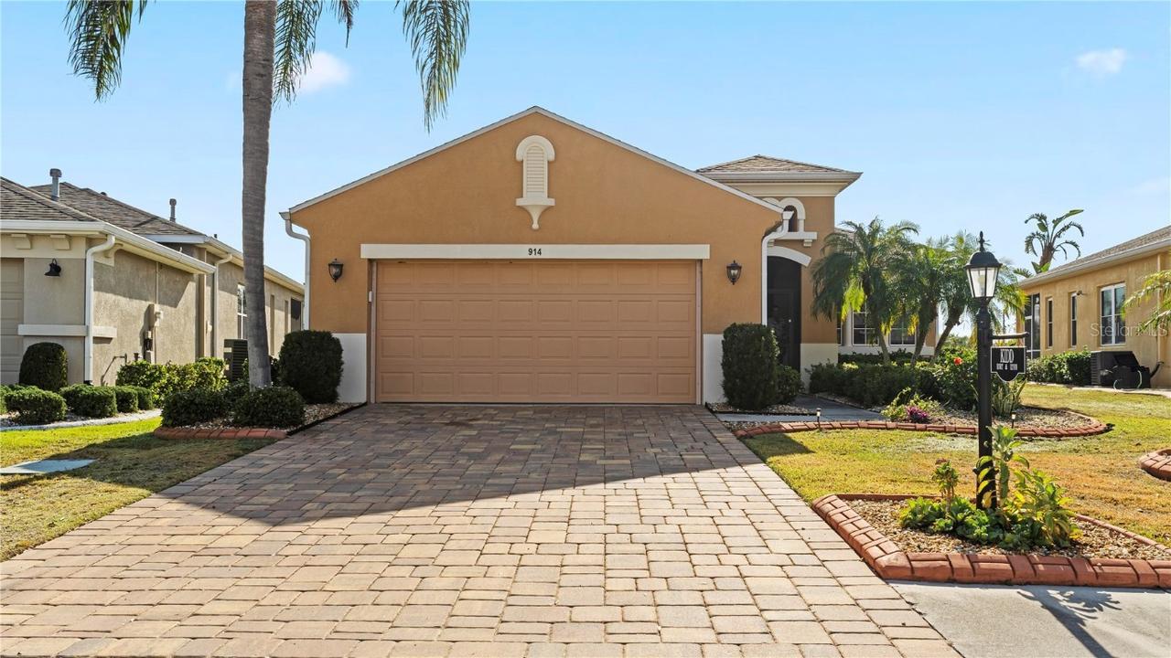 914 Regal Manor Way, Sun City Center, FL 33573