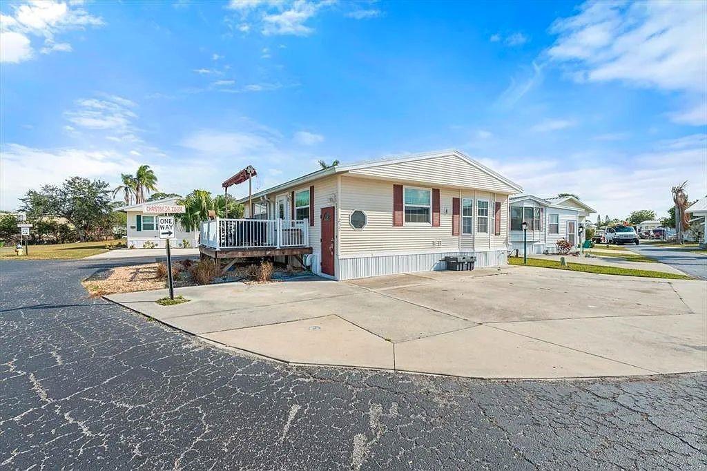 1674 University Pkwy. #235, Sarasota, FL 34243