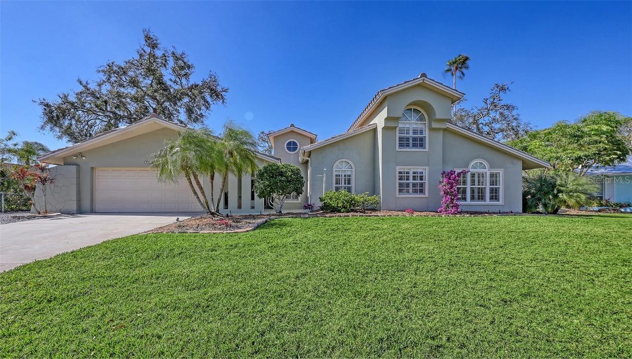 1725 Riviera Cir., Sarasota, FL 34232