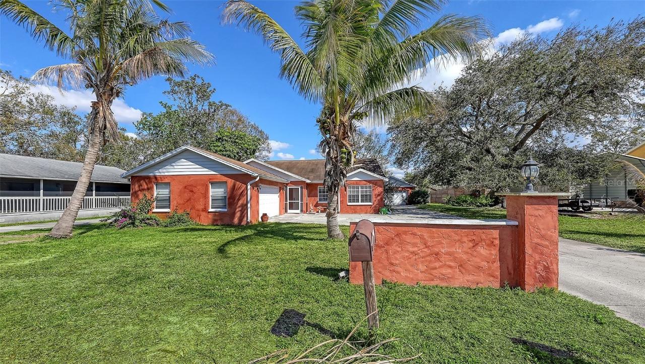 829 Gantt Ave., Sarasota, FL 34232