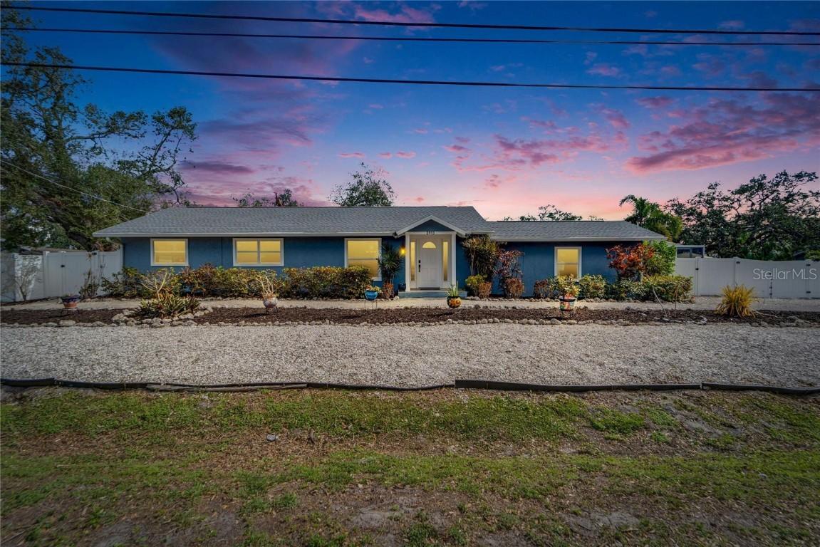 2913 Williamsburg St., Sarasota, FL 34231