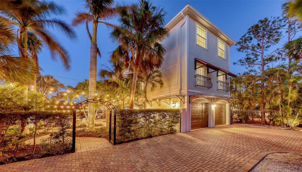 601 Avenida De Mayo, Sarasota, FL 34242