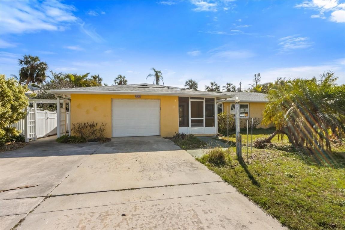 207 82nd St., Holmes Beach, FL 34217