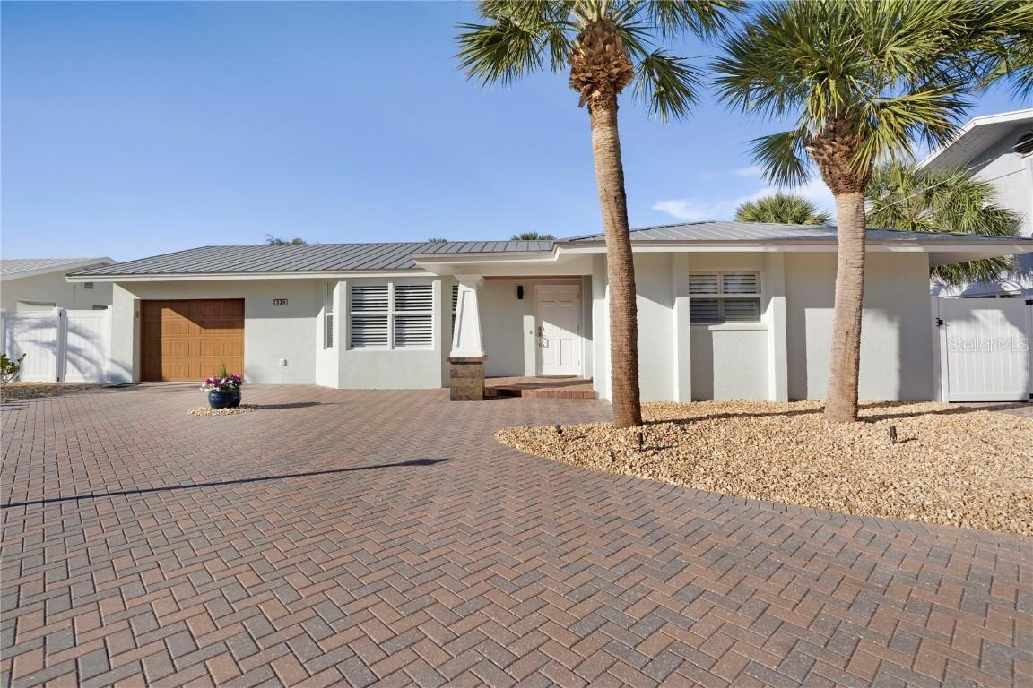329 Avenida Leona, Sarasota, FL 34242