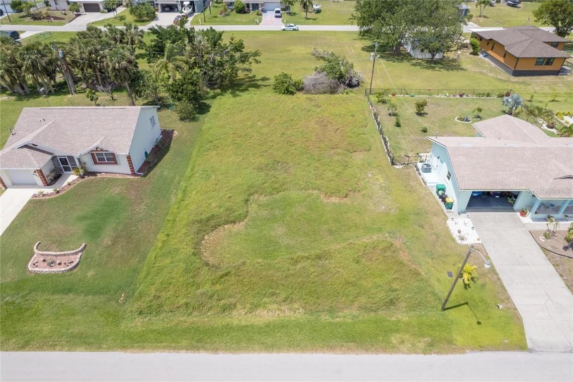 2715 Wisteria Pl., Punta Gorda, FL 33950