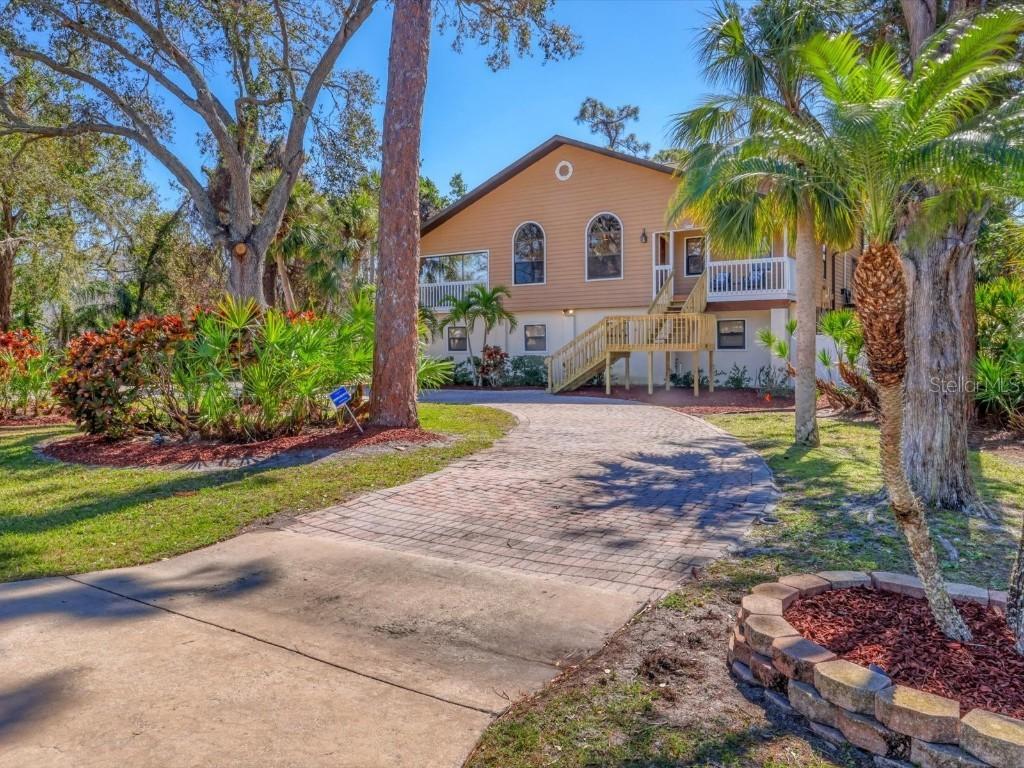 7717 27th Ave., Bradenton, FL 34209