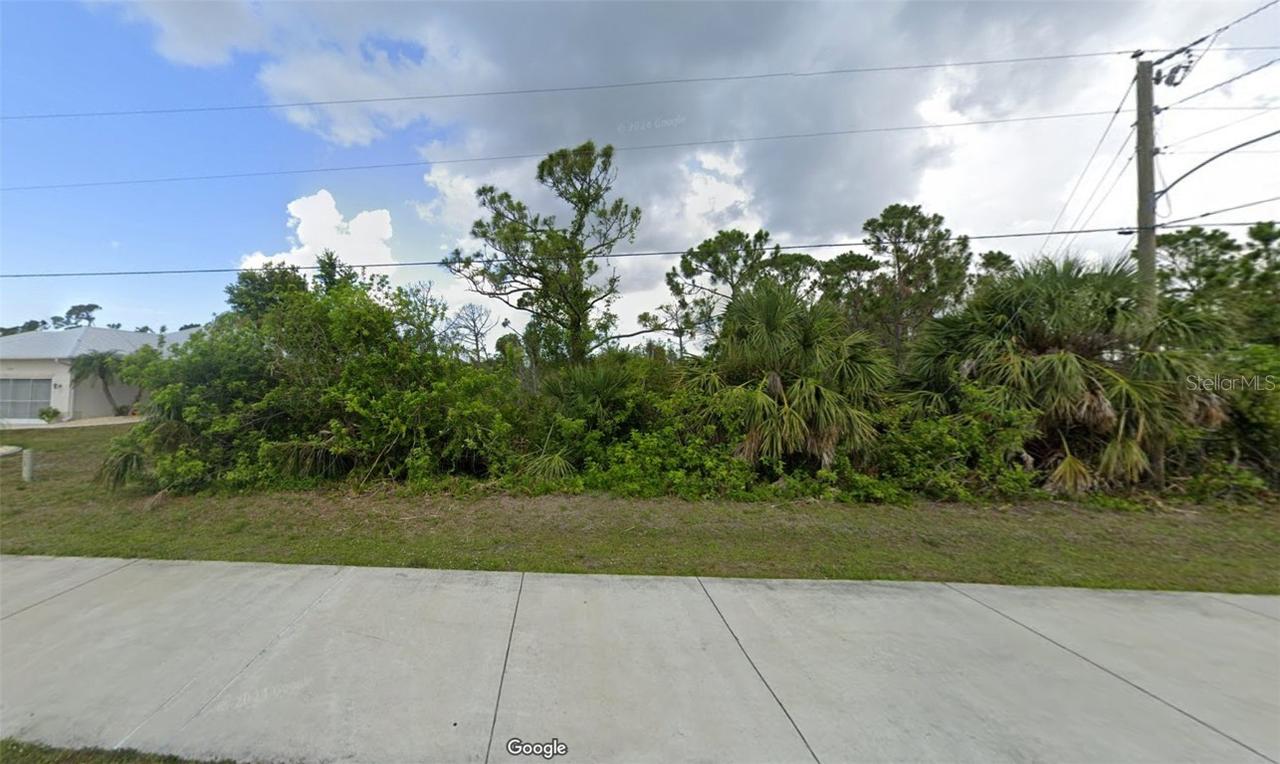 9387 Hallendale Dr., Port Charlotte, FL 33981