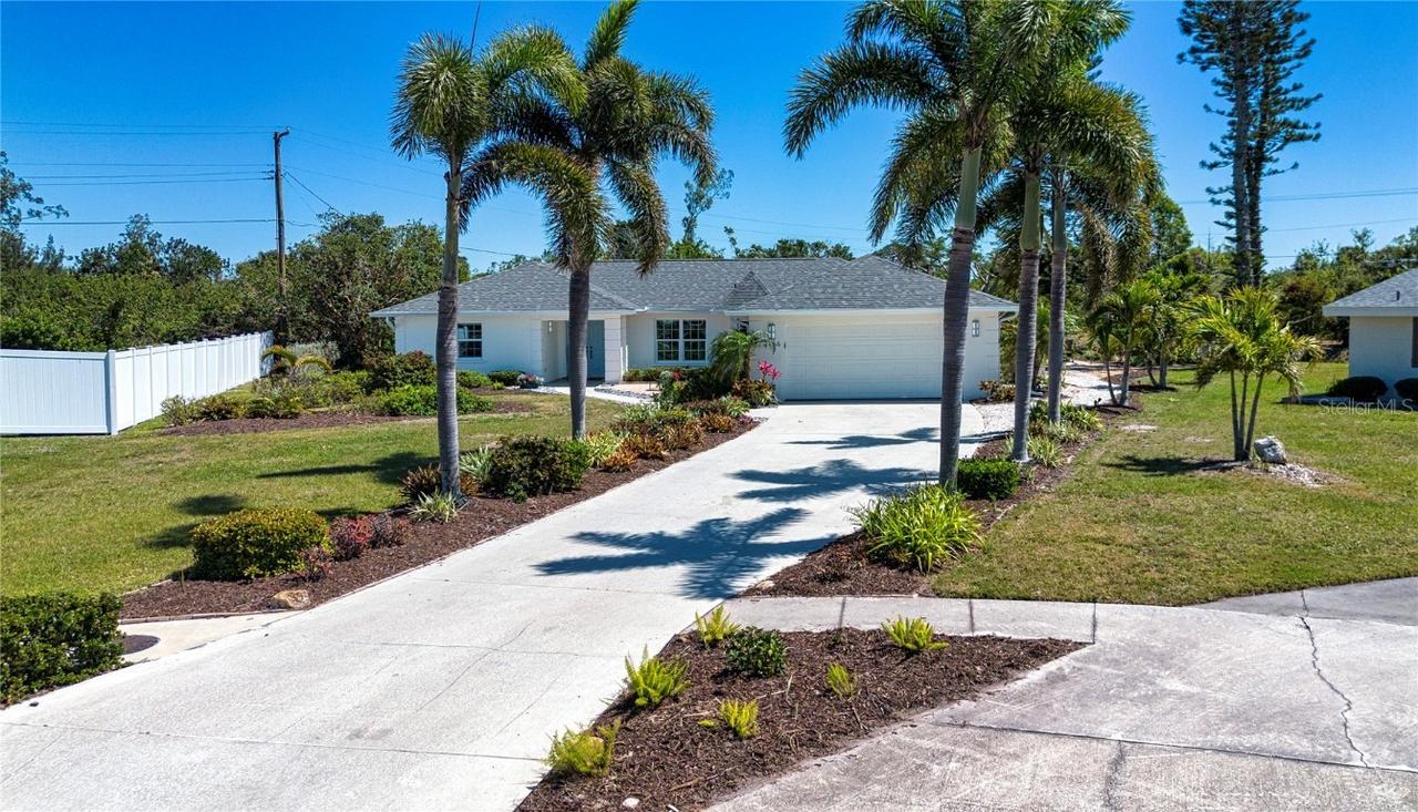 2466 Breakwater Cir., Sarasota, FL 34231