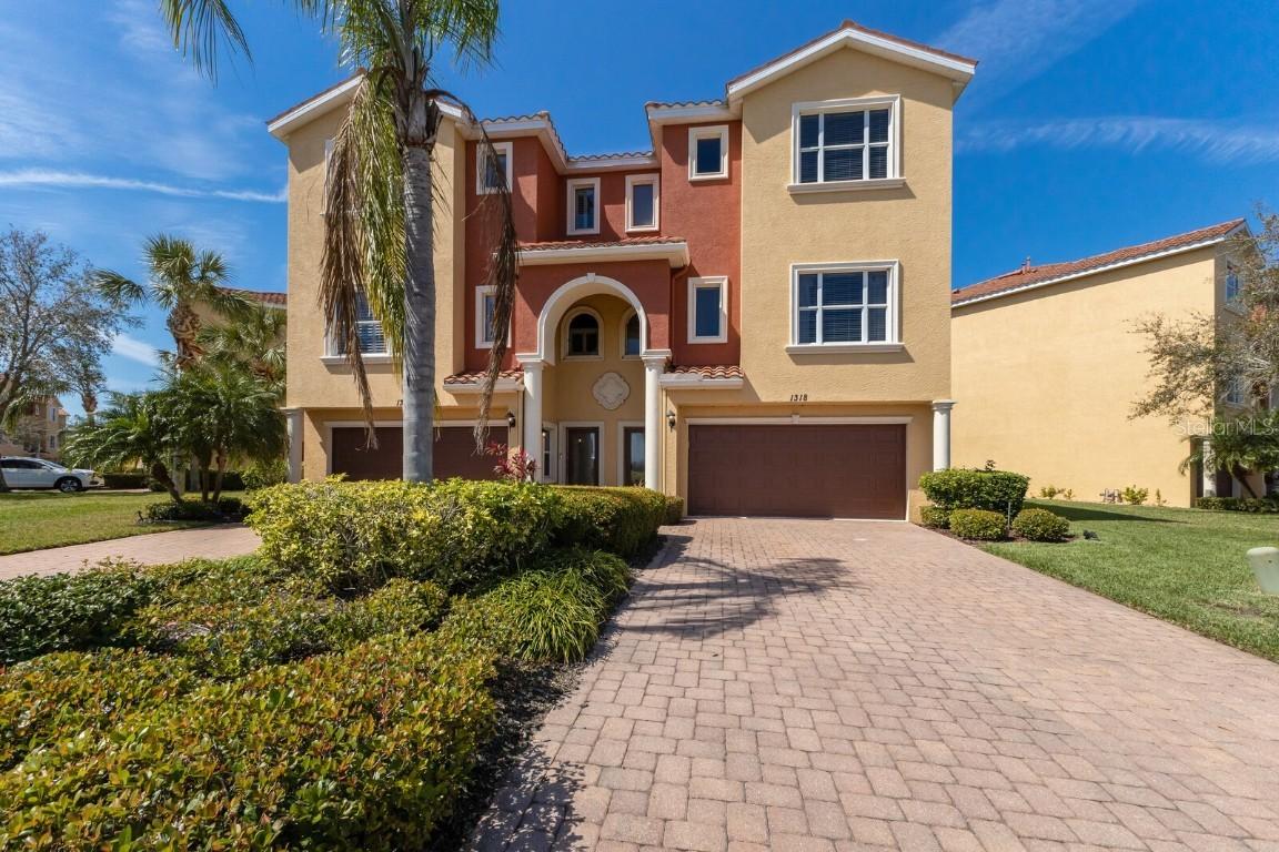 1318 3rd Street Cir., Palmetto, FL 34221