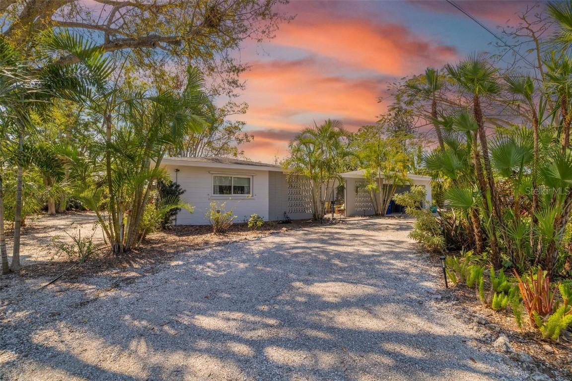 3086 Pinecrest St., Sarasota, FL 34239