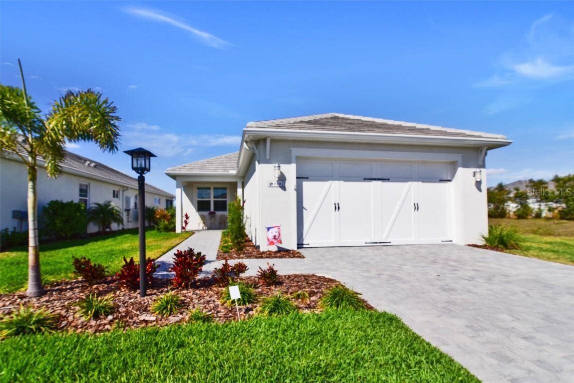 8192 Sternway Rd., Sarasota, FL 34240