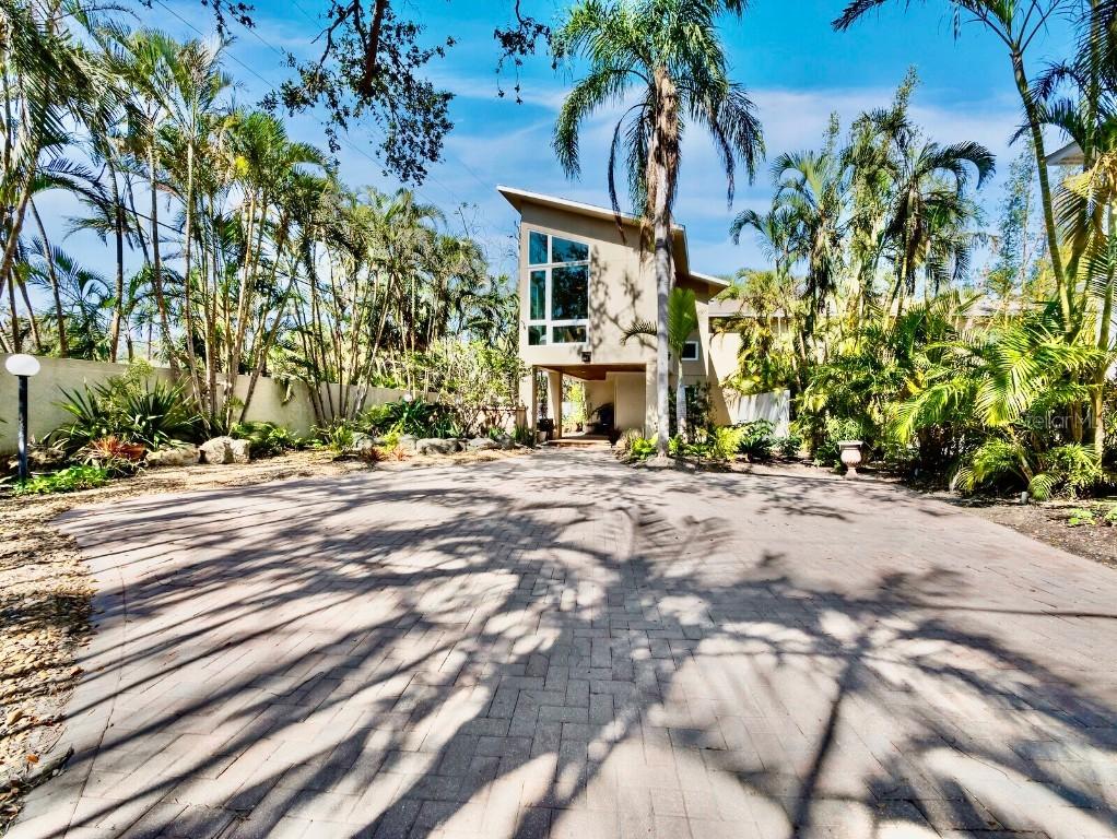 3911 Roberts Point Rd., Sarasota, FL 34242