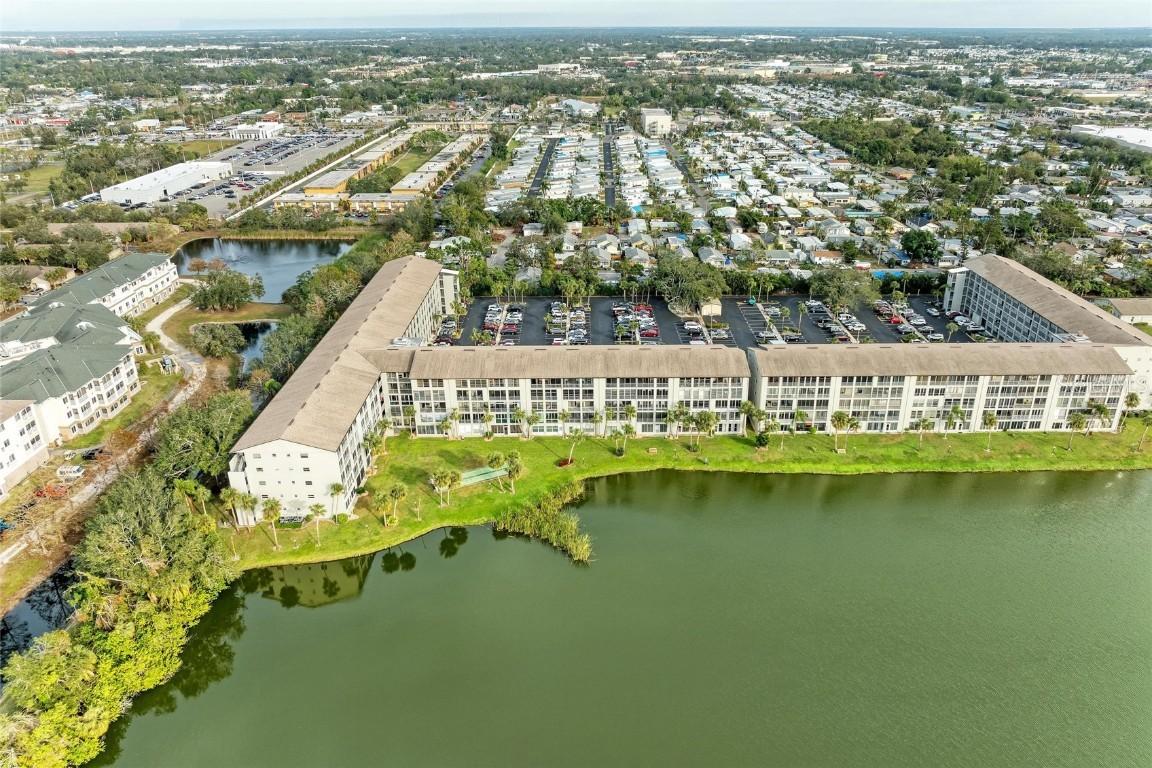 3176 Lake Bayshore Dr. #319, Bradenton, FL 34205