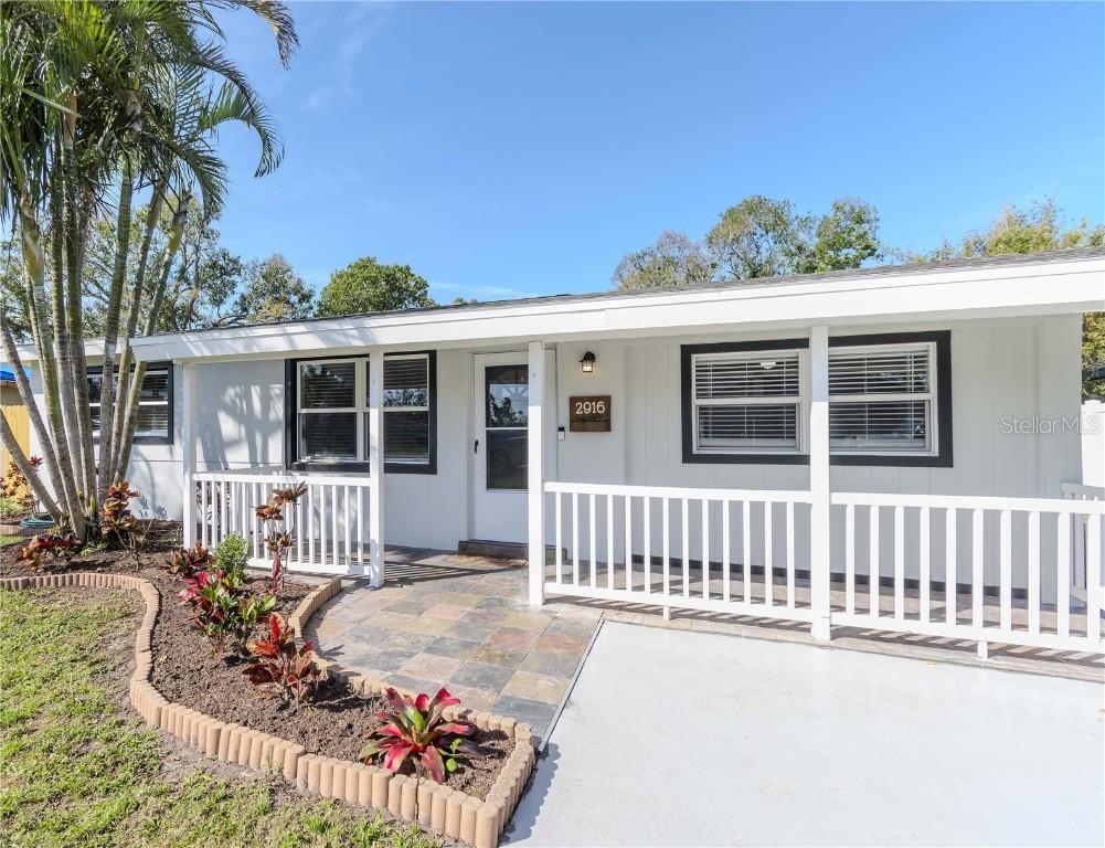 2916 Cambridge Dr., Sarasota, FL 34232
