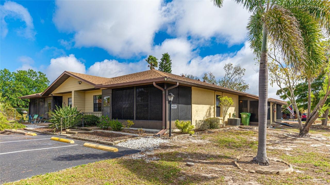 4225 66th Street Cir., Bradenton, FL 34209