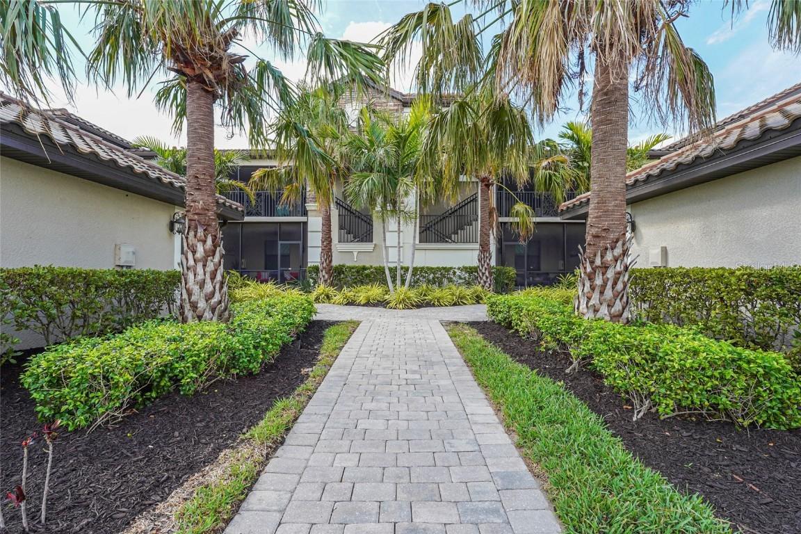 5517 Palmer Cir. #203, Bradenton, FL 34211