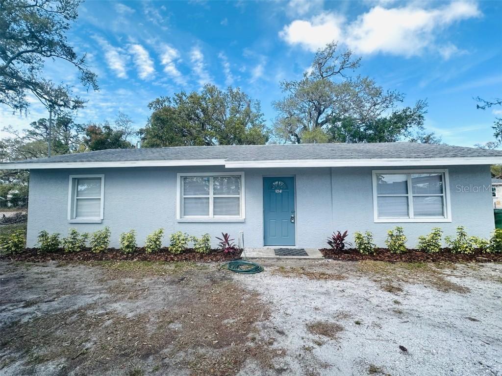 1421 8th Ave., Bradenton, FL 34208