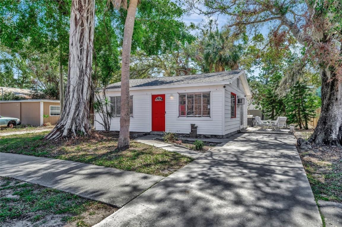 1664 10th St., Sarasota, FL 34236