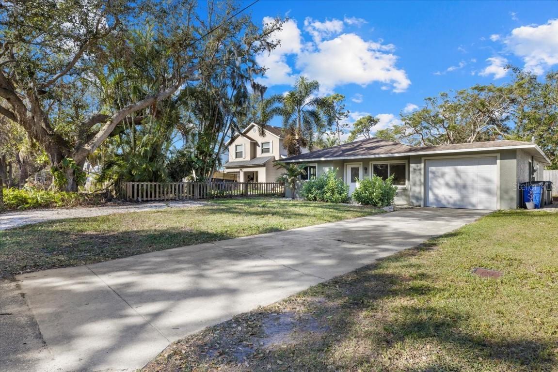 4464 Gallup Ave., Sarasota, FL 34233