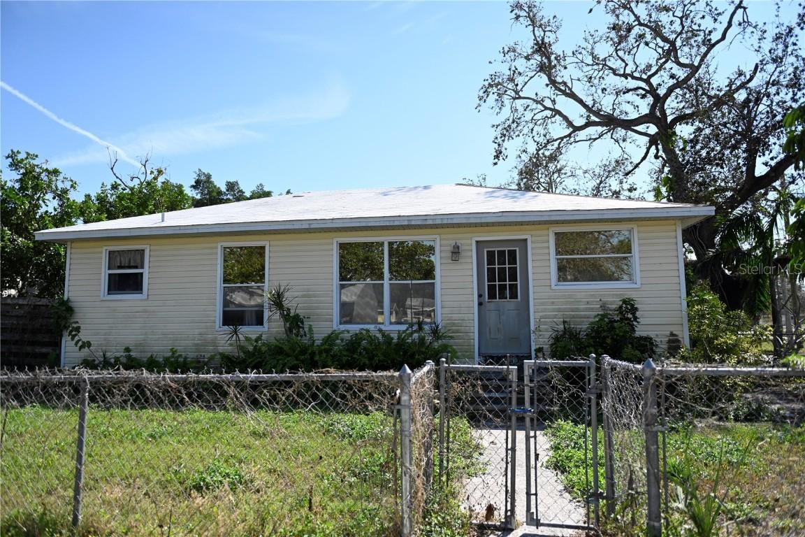 1715 17th Ave., Bradenton, FL 34205