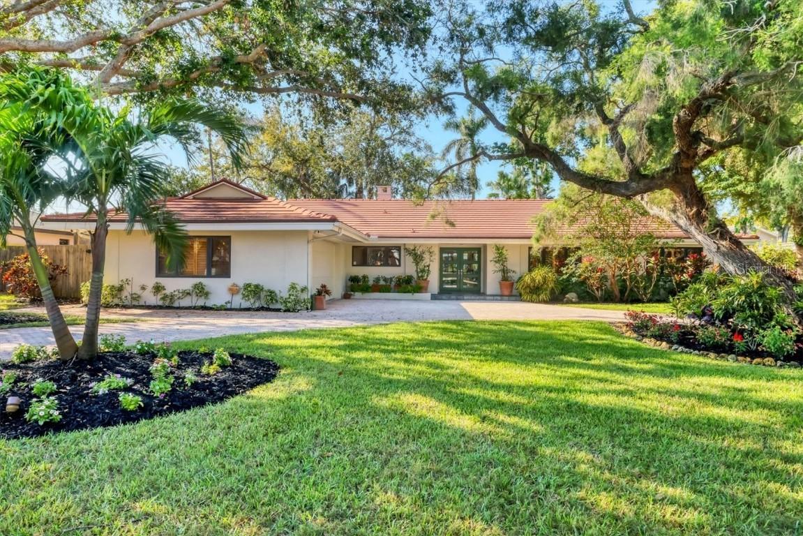 1610 S Lake Shore Dr., Sarasota, FL 34231