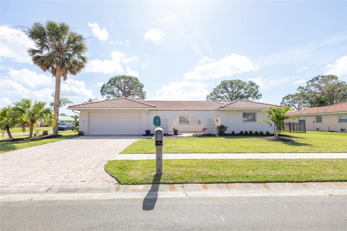 7431 Dickens Dr., Sarasota, FL 34231