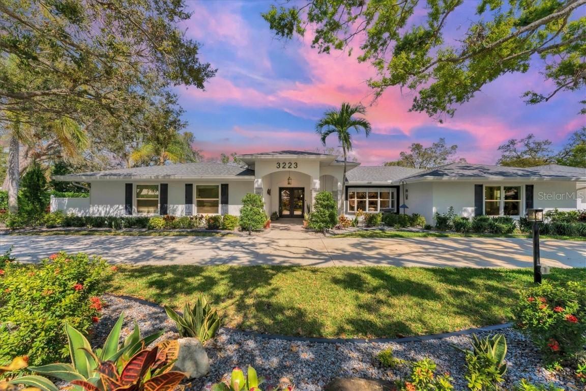 3223 W Forest Lake Cir., Sarasota, FL 34232