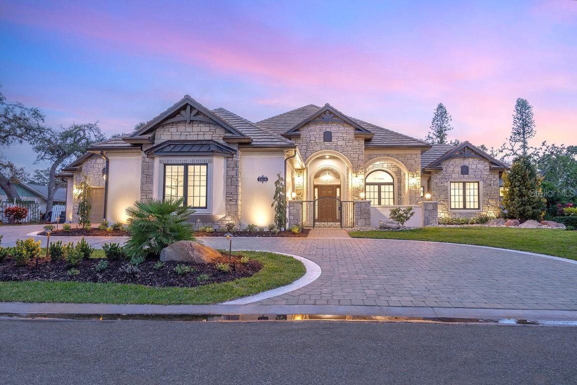 1575 Eastbrook Dr., Sarasota, FL 34231