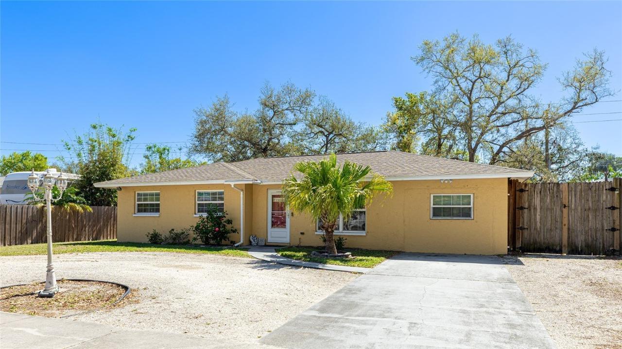 5562 Hayden Blvd., Sarasota, FL 34232
