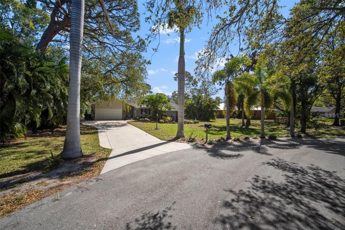 4711 Placid Cir., Sarasota, FL 34231