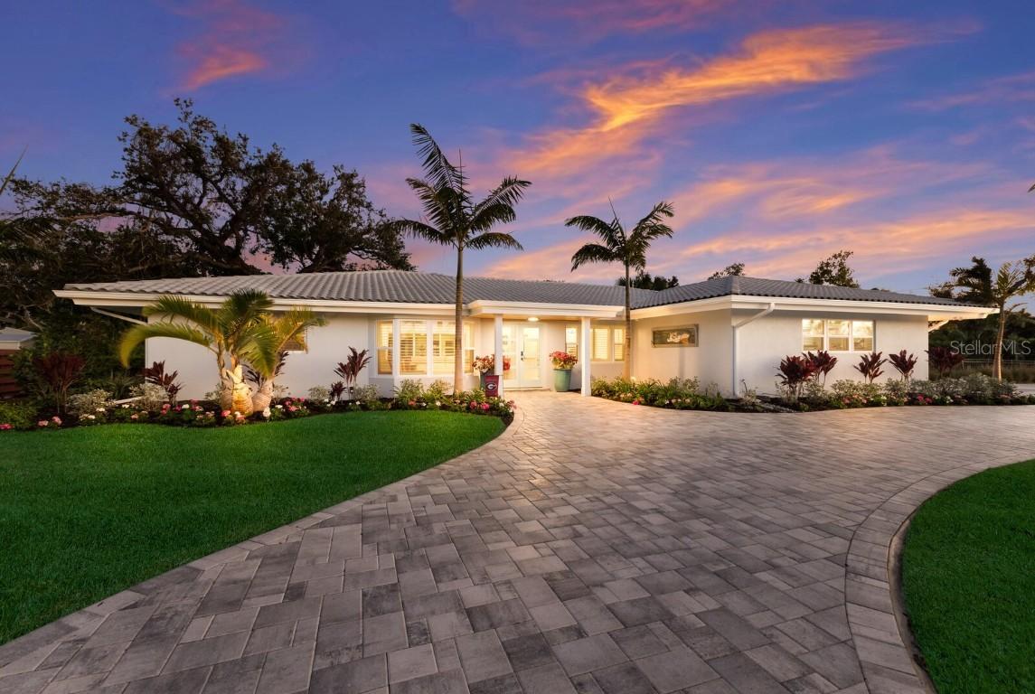 1806 Caribbean Dr., Sarasota, FL 34231
