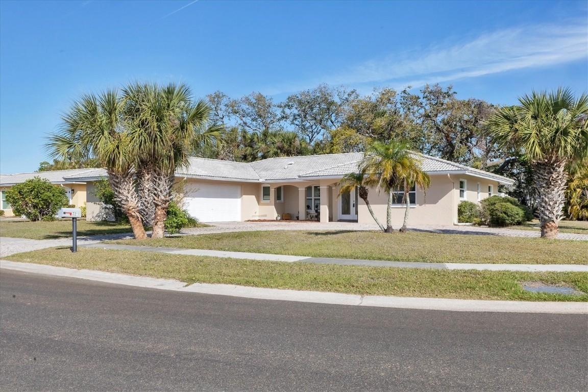 7211 Antigua Pl., Sarasota, FL 34231
