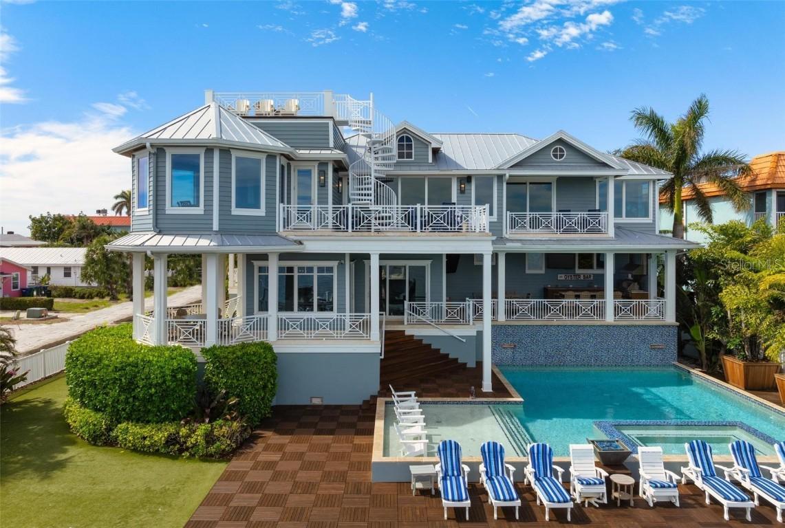 110 10th St., Bradenton Beach, FL 34217