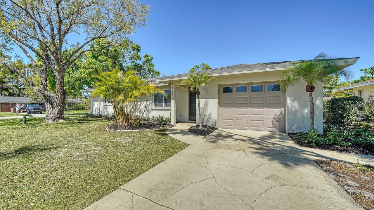 4205 Ruth Way, Sarasota, FL 34232