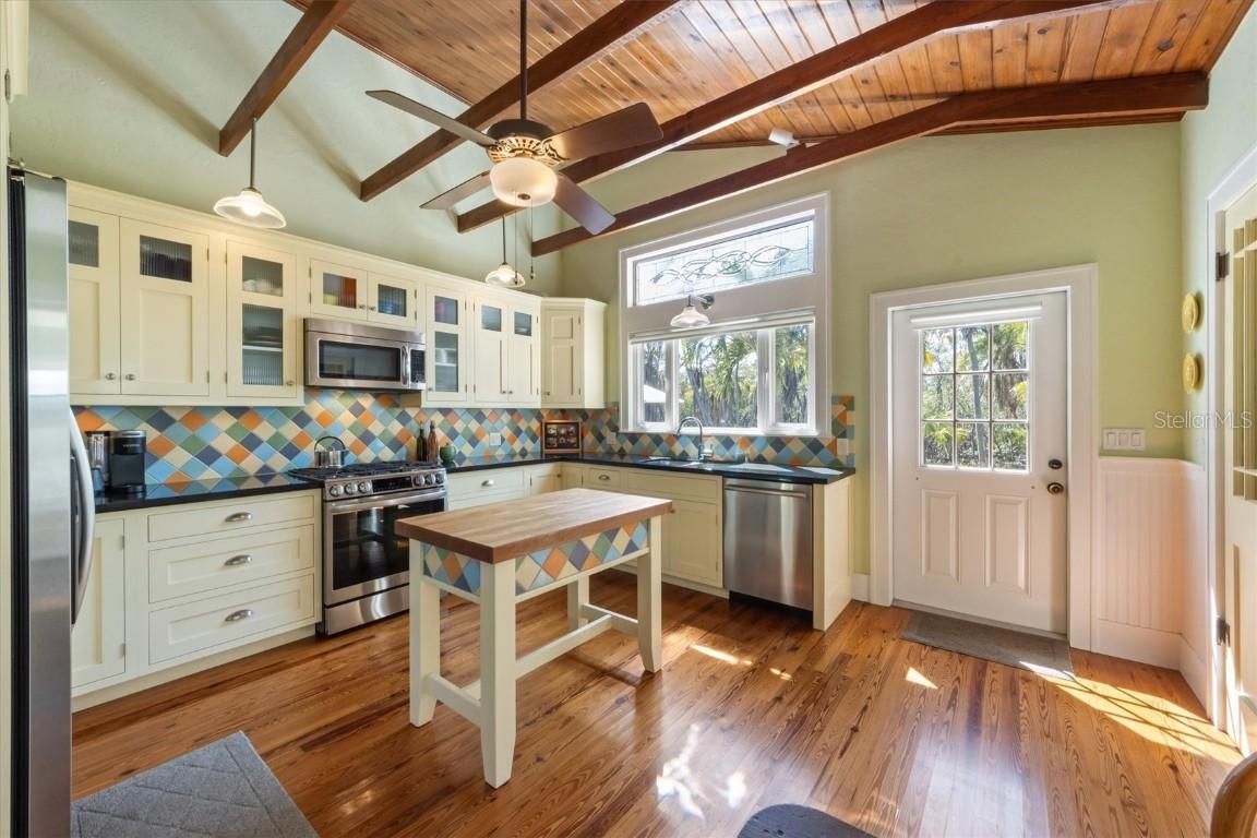 325 12th Ave., Palmetto, FL 34221