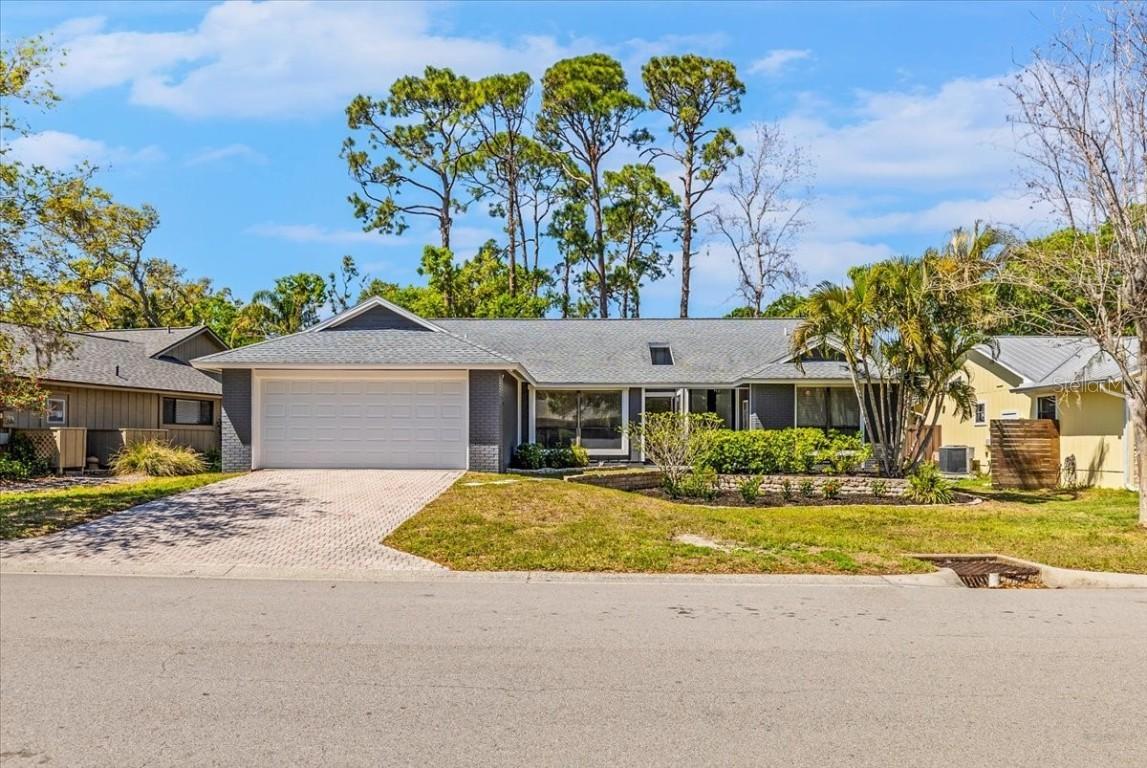820 Faulkwood Ct., Sarasota, FL 34232