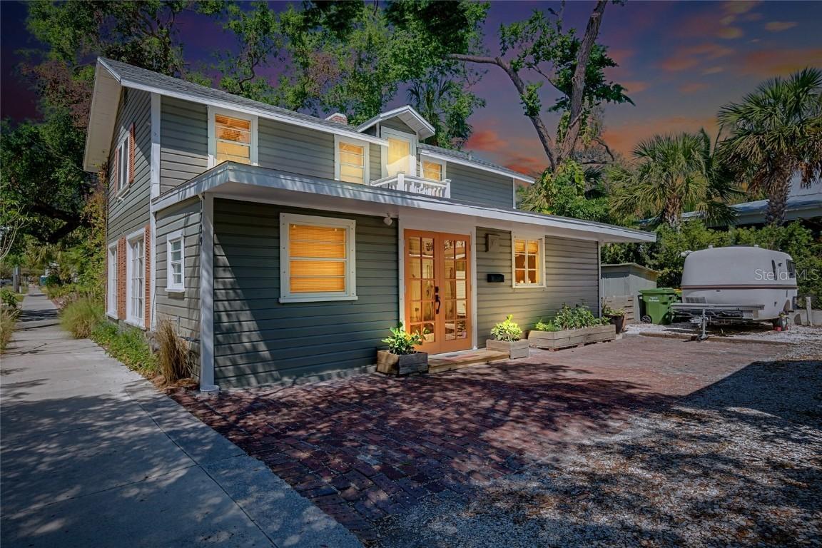 1739 Oak St., Sarasota, FL 34236