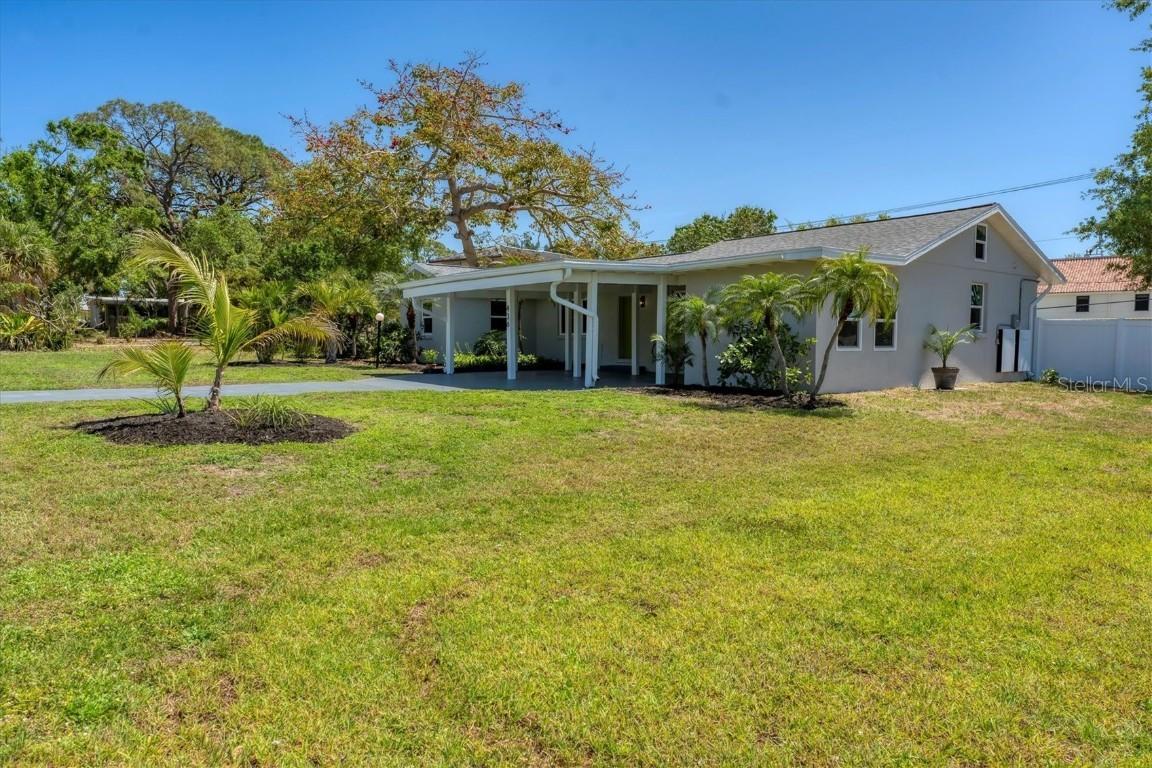 436 Parkview Dr., Sarasota, FL 34243