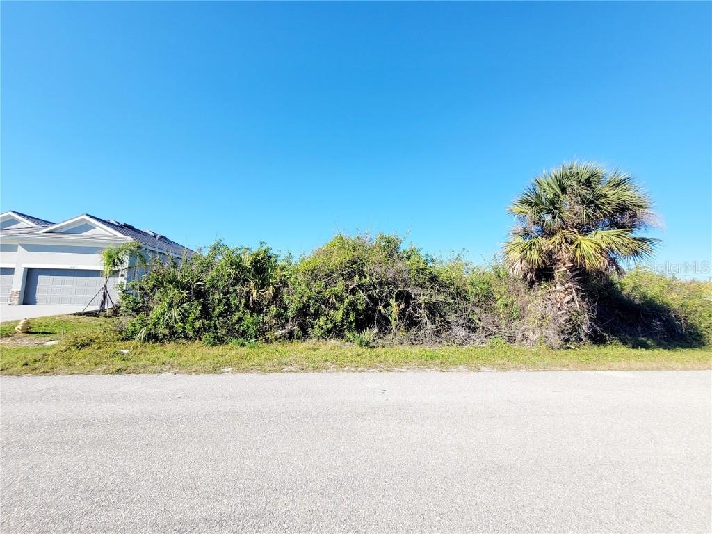 14442 Amestoy Ave., Port Charlotte, FL 33981