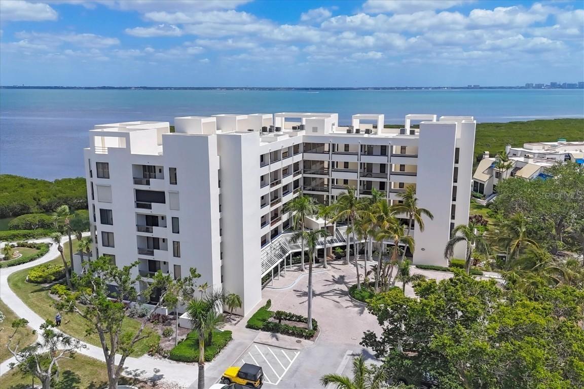 1930 Harbourside Dr. #142, Longboat Key, FL 34228