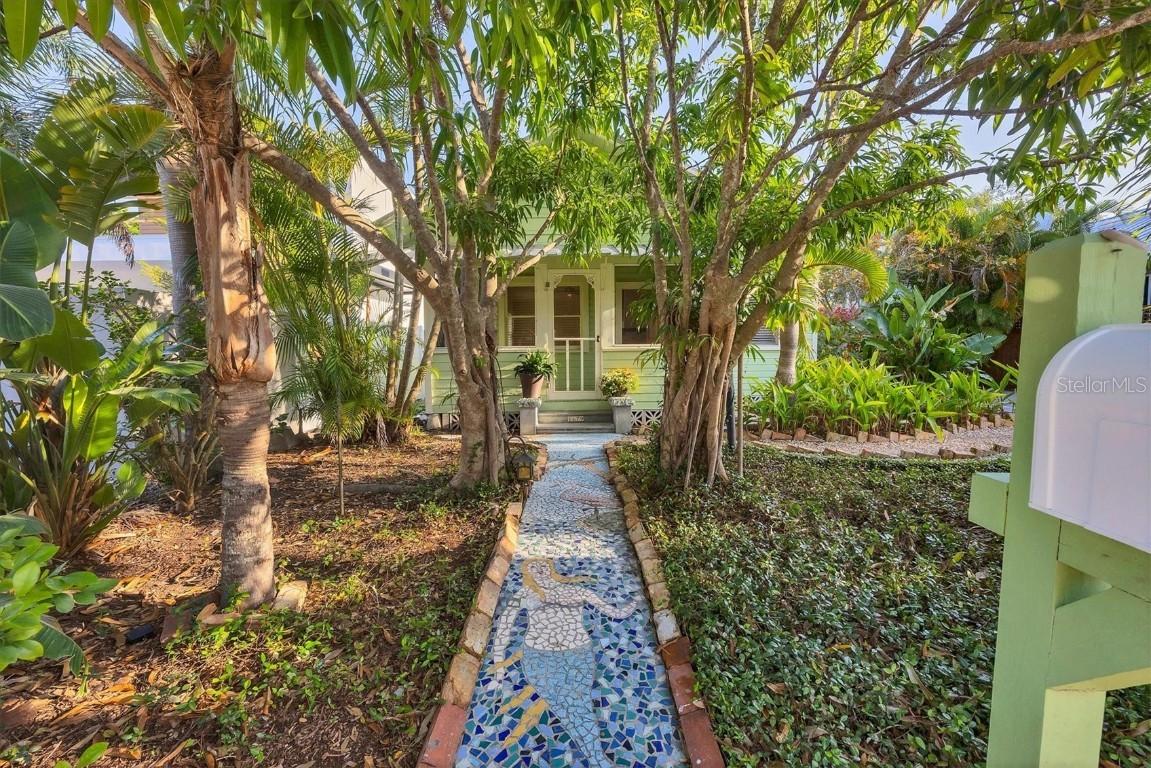 1679 Arlington St., Sarasota, FL 34239