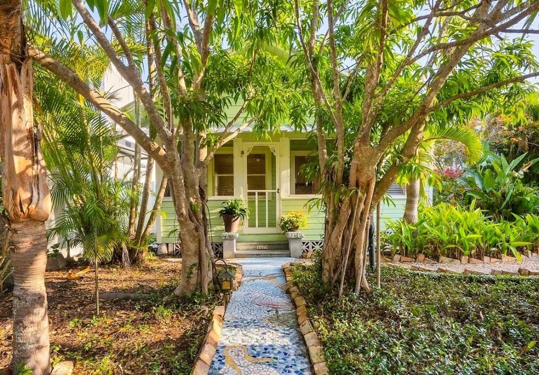 1679 Arlington St., Sarasota, FL 34239