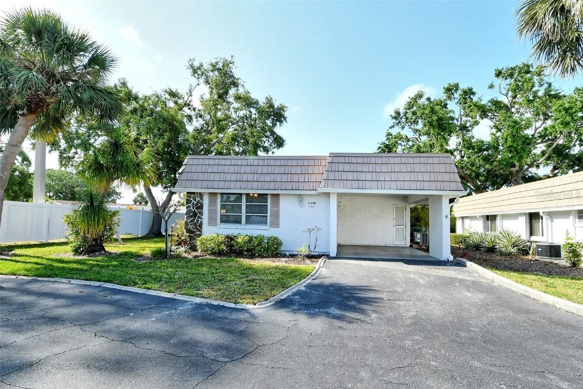 2332 Canalbluff Pl. #298, Sarasota, FL 34231
